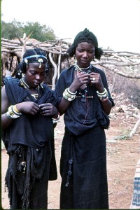 slave girls, Tuareg area  ayarou 